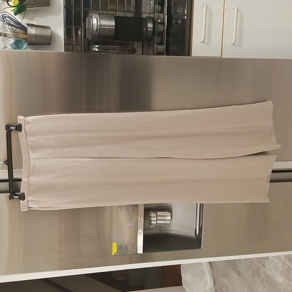 💕ST. JOHN💕 Liquid Satin Pant Elastic Back Pull-On Wide-Leg ~ Travertine M NWOT - Picture 11 of 16